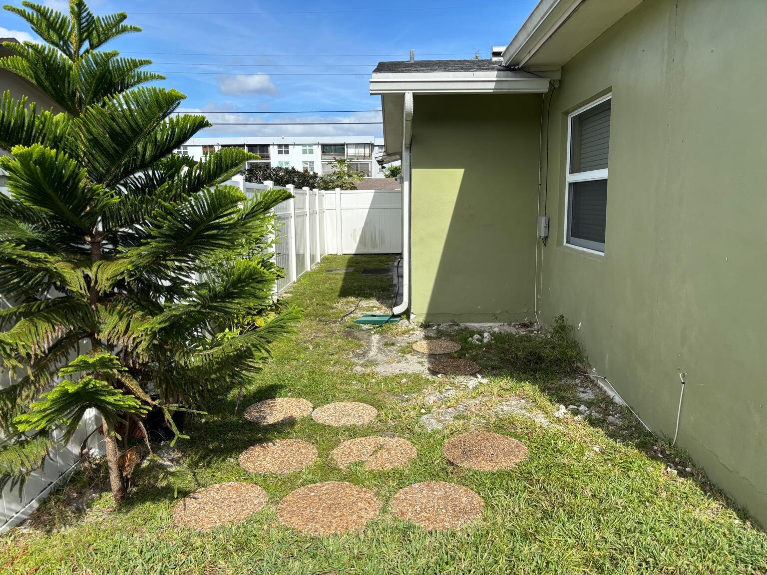 ROYAL PALM ACRES ELEVENTH - Residential Lease