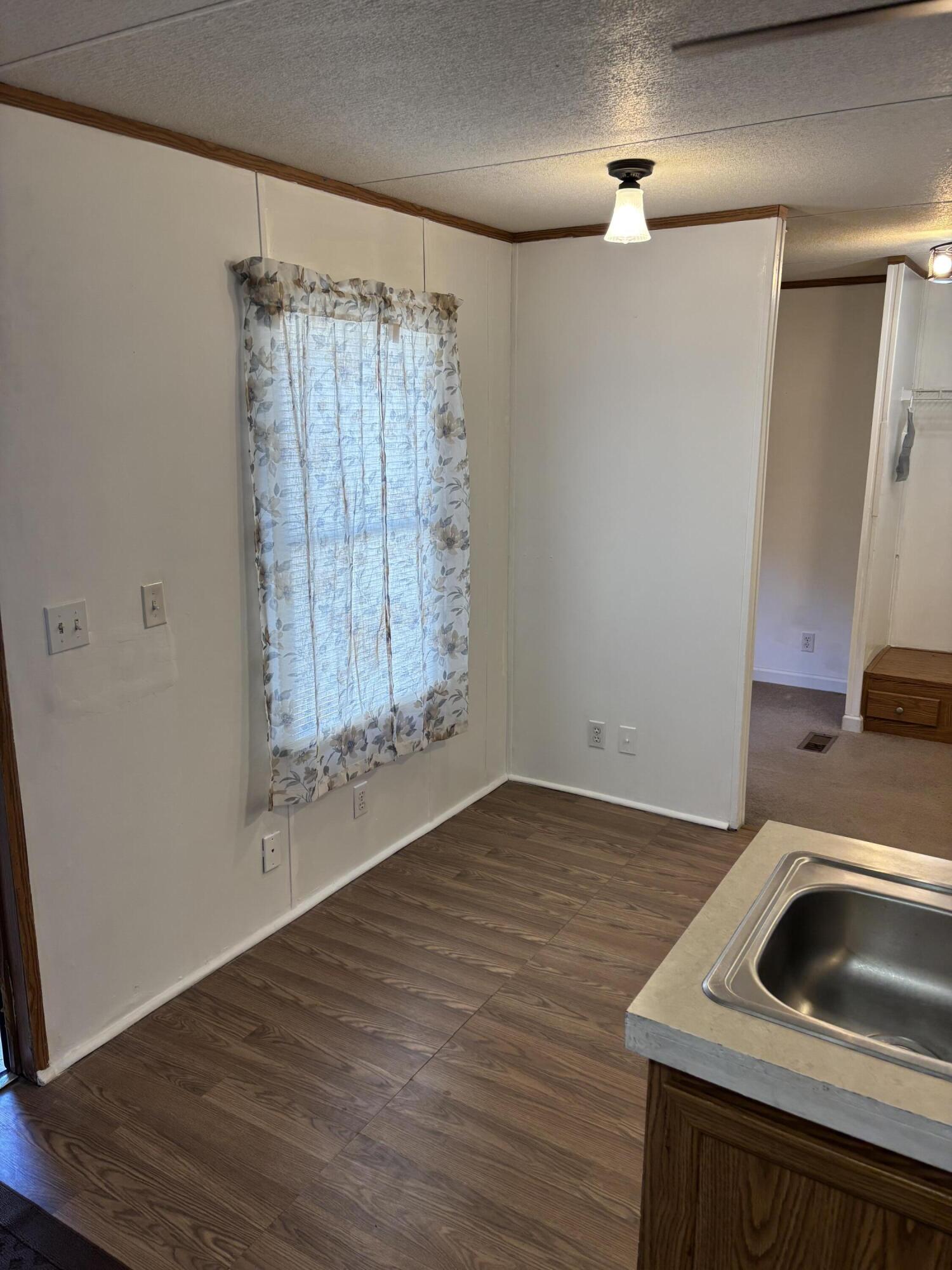 MANATEE MOBILE HOME PAEK - Residential