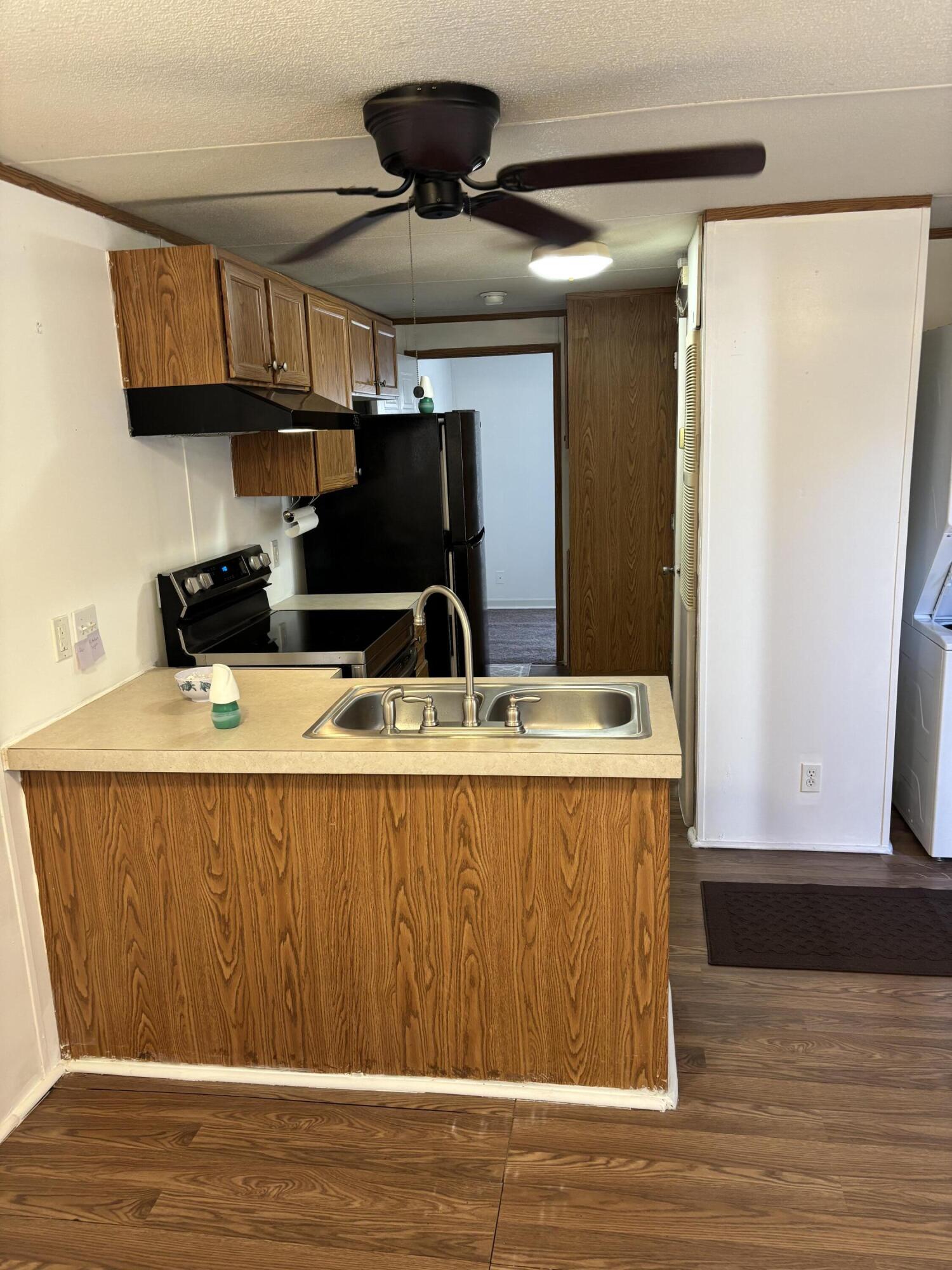 MANATEE MOBILE HOME PAEK - Residential