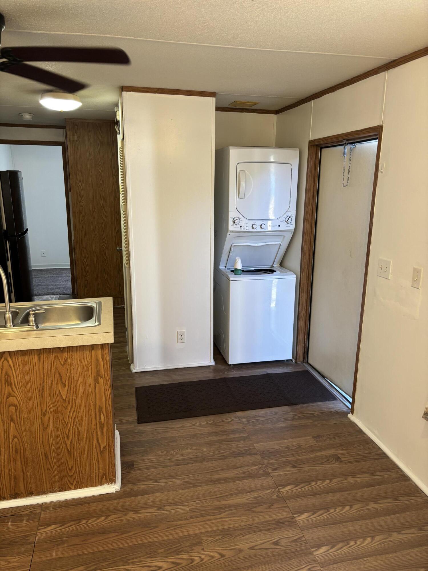 MANATEE MOBILE HOME PAEK - Residential