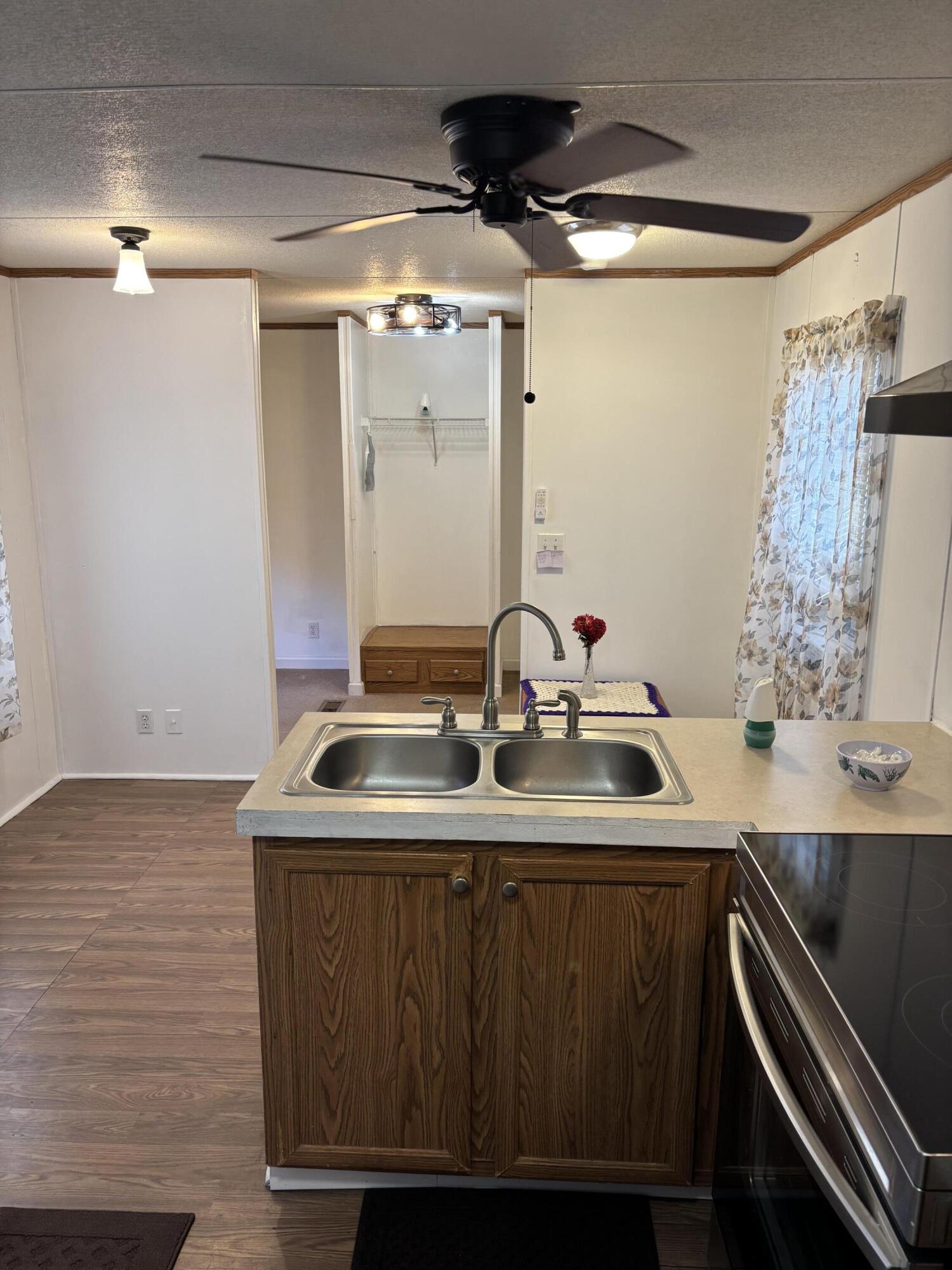 MANATEE MOBILE HOME PAEK - Residential