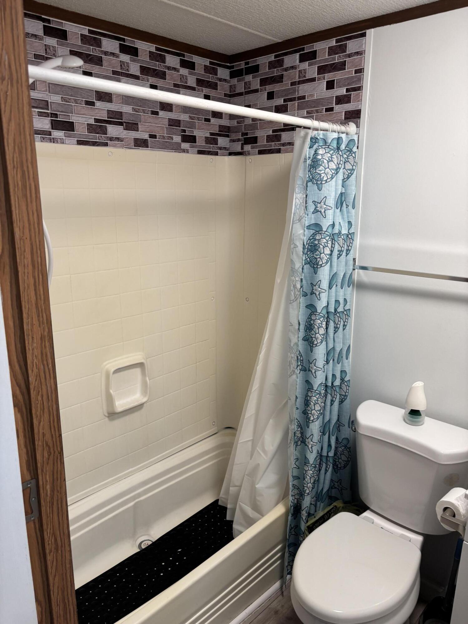 MANATEE MOBILE HOME PAEK - Residential