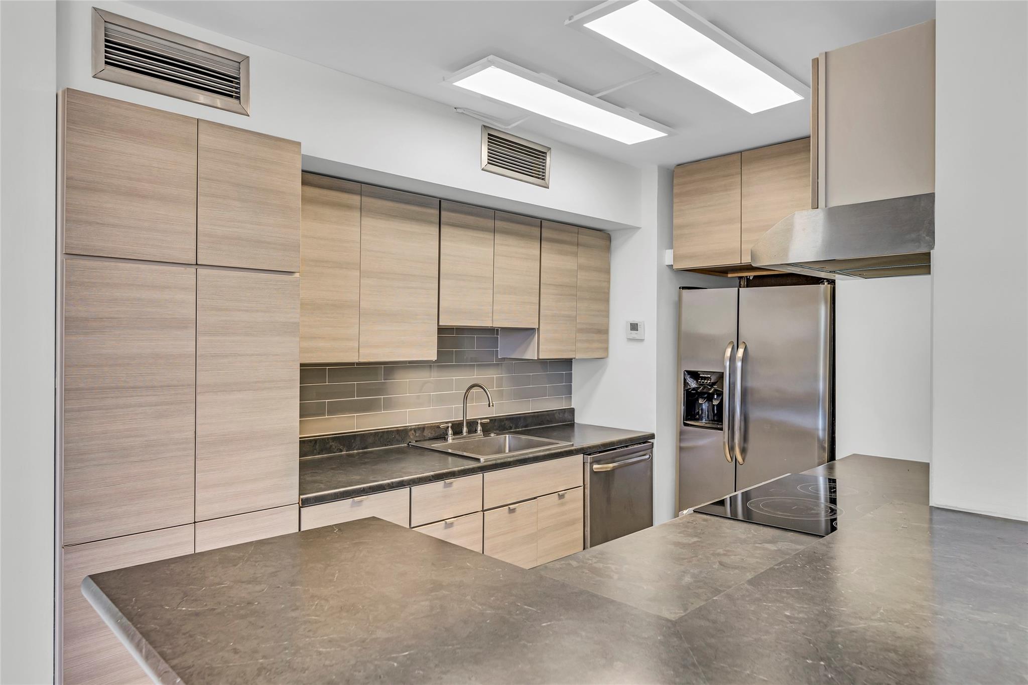 1050 SE 15th St 404