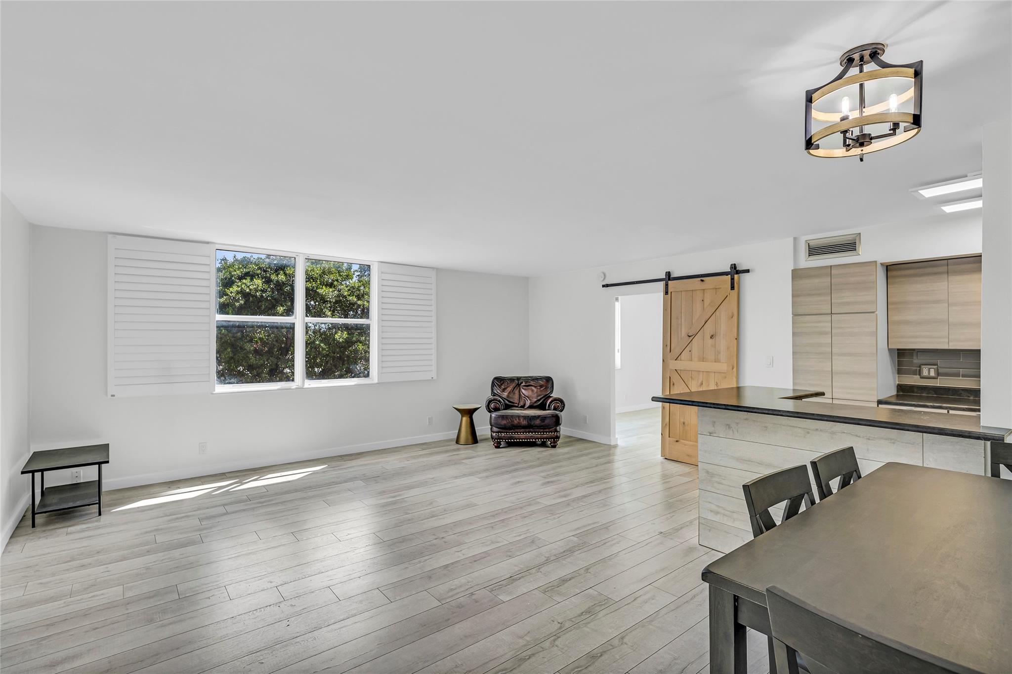 1050 SE 15th St 404