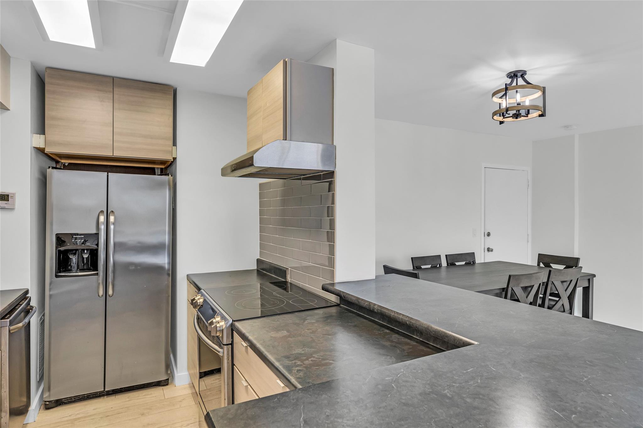 1050 SE 15th St 404