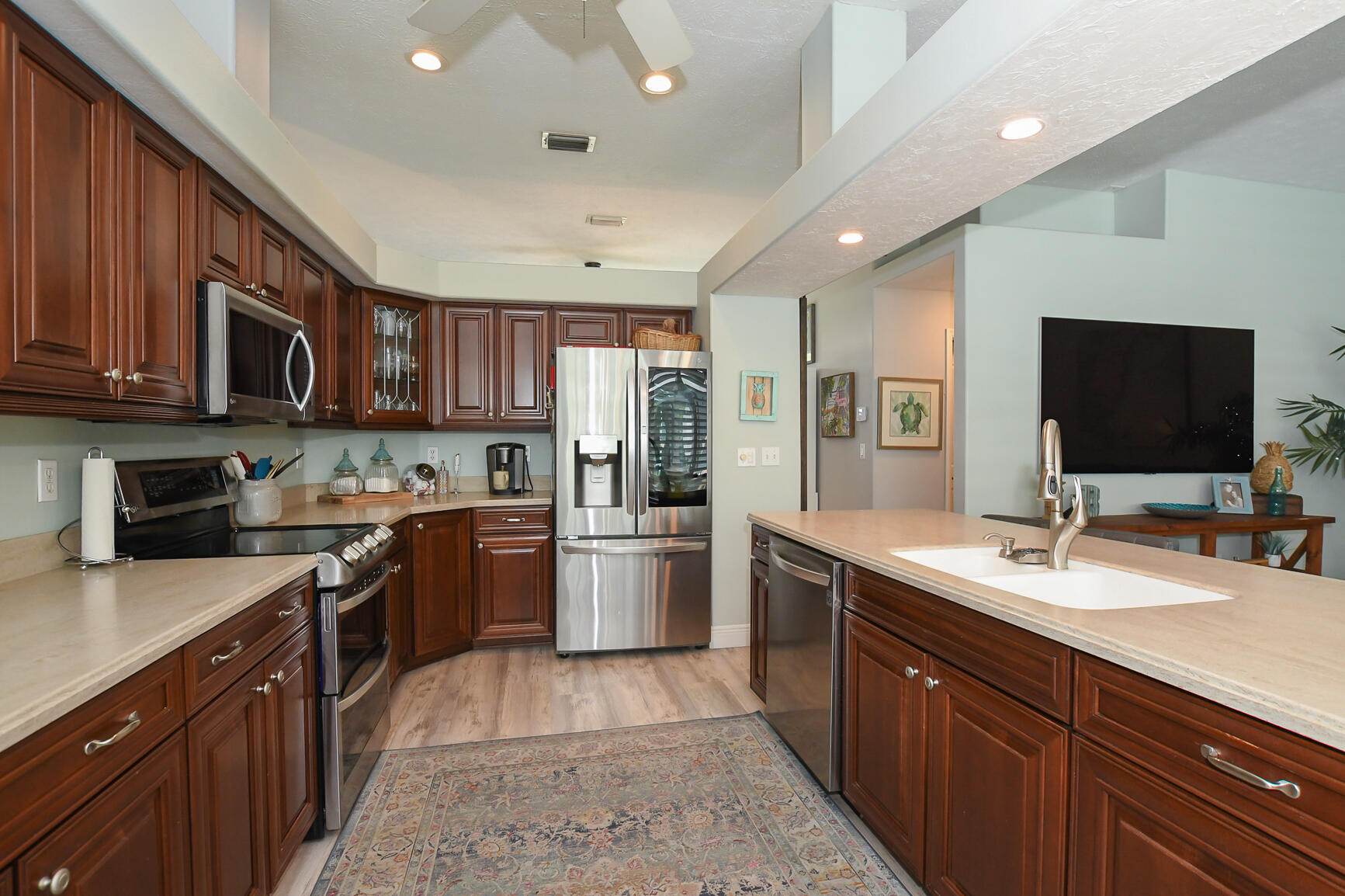 PINECREST LAKES - Residential