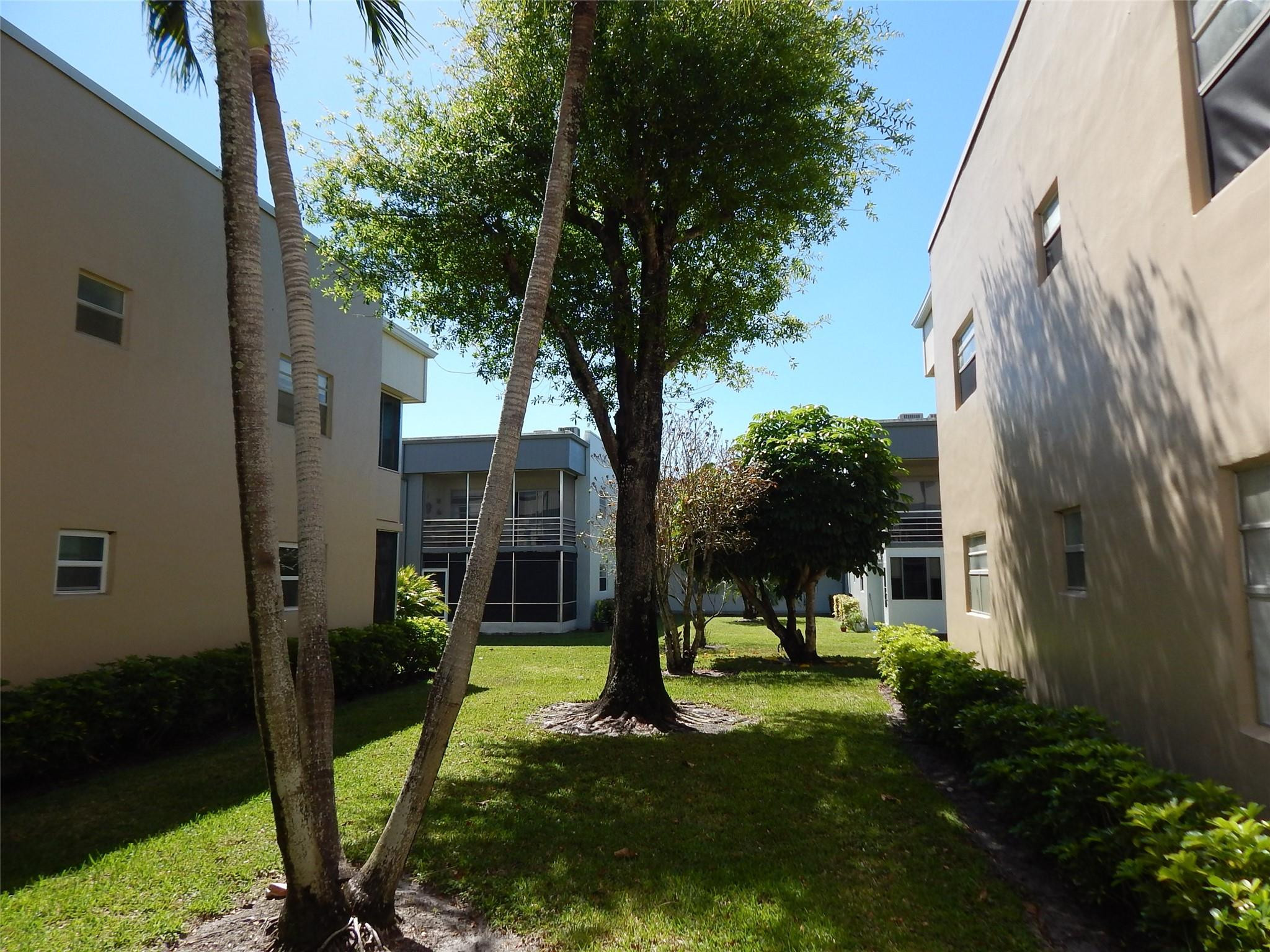 Kings Point Capri - Residential