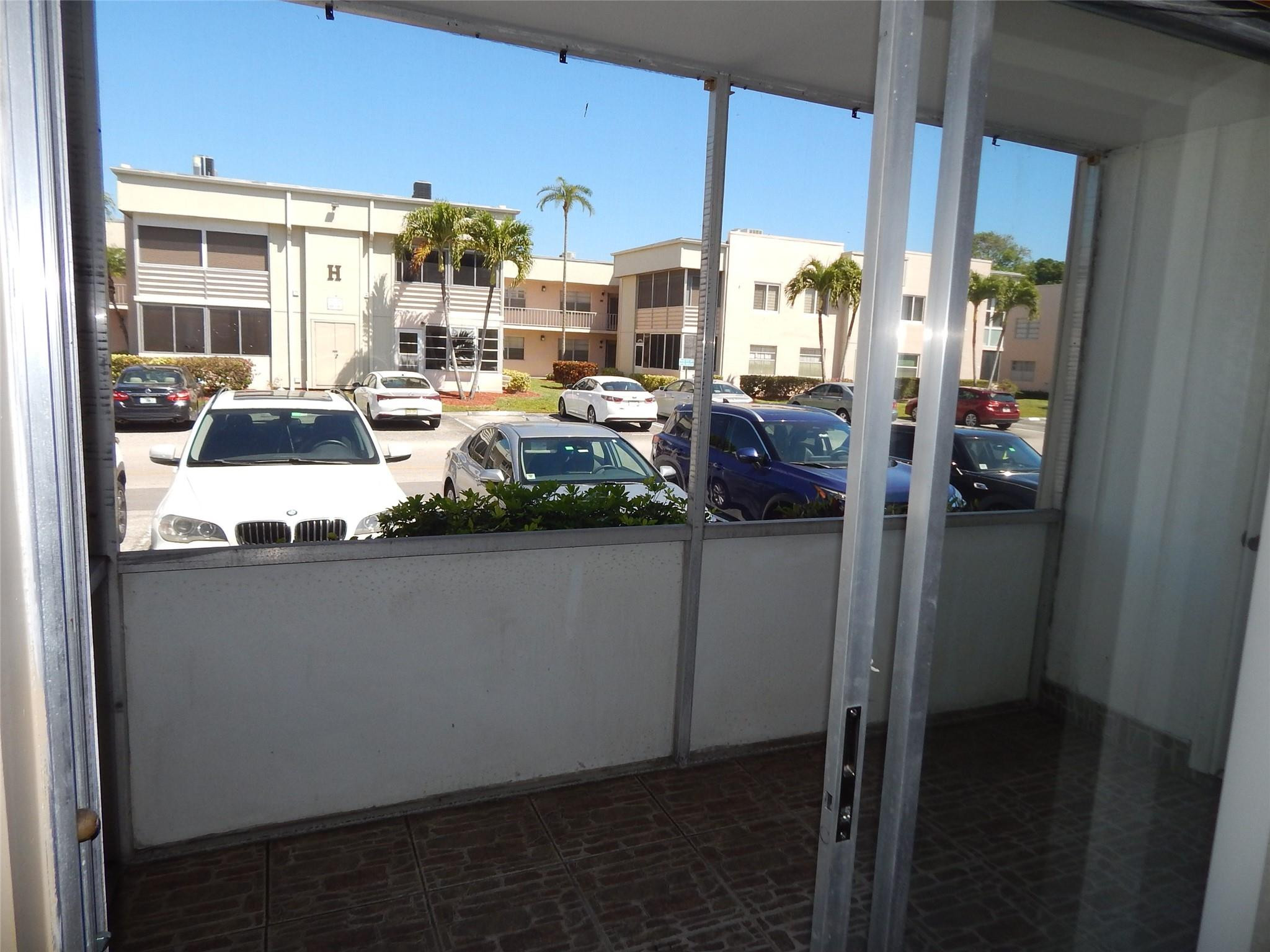 Kings Point Capri - Residential