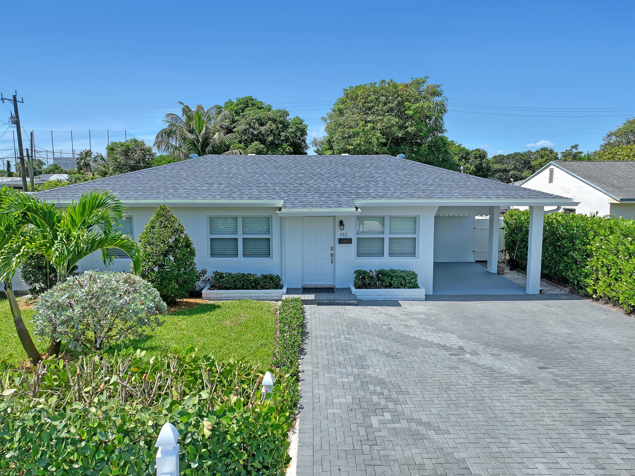 TOTALLY REMODELED,HUGE BACK YARD WITH STORAGE ROOM, CERAMIC TILE THRU OUT , UPDATED KITCHEN AND BATH ,CENTRALLY LOCATED, IMPACT WINDOWS,NEW ROOF, FIBER OPTIC INTERNET,NEW GUTTERS,ETC....