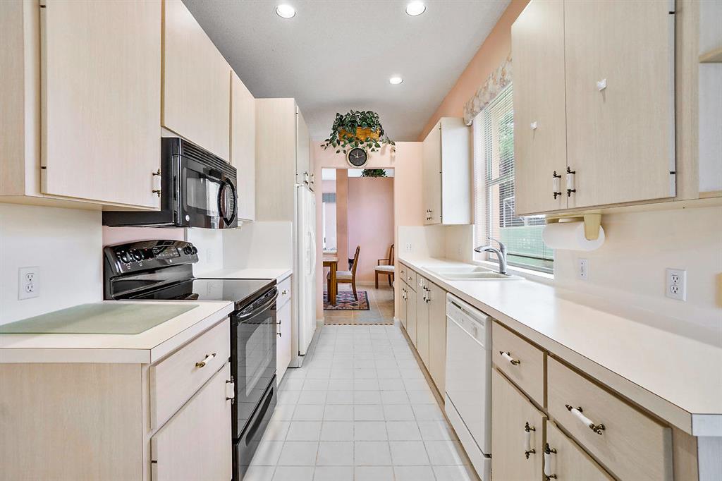 HAMPTONS AT MAPLEWOOD - Residential