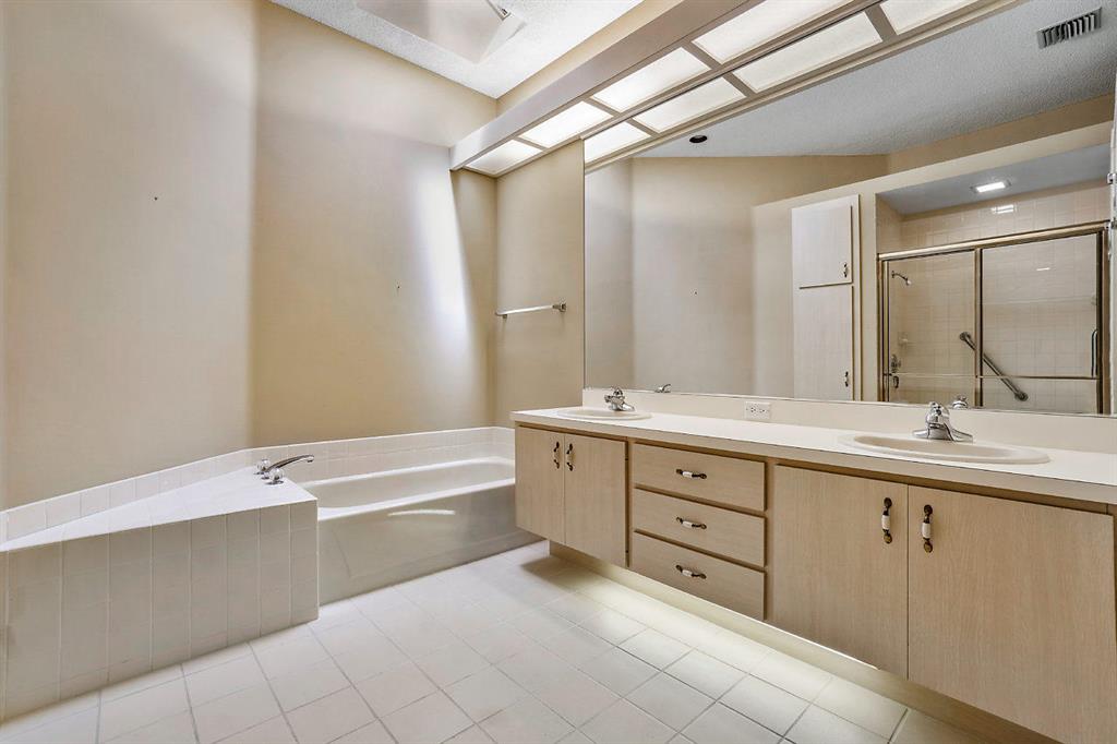 HAMPTONS AT MAPLEWOOD - Residential