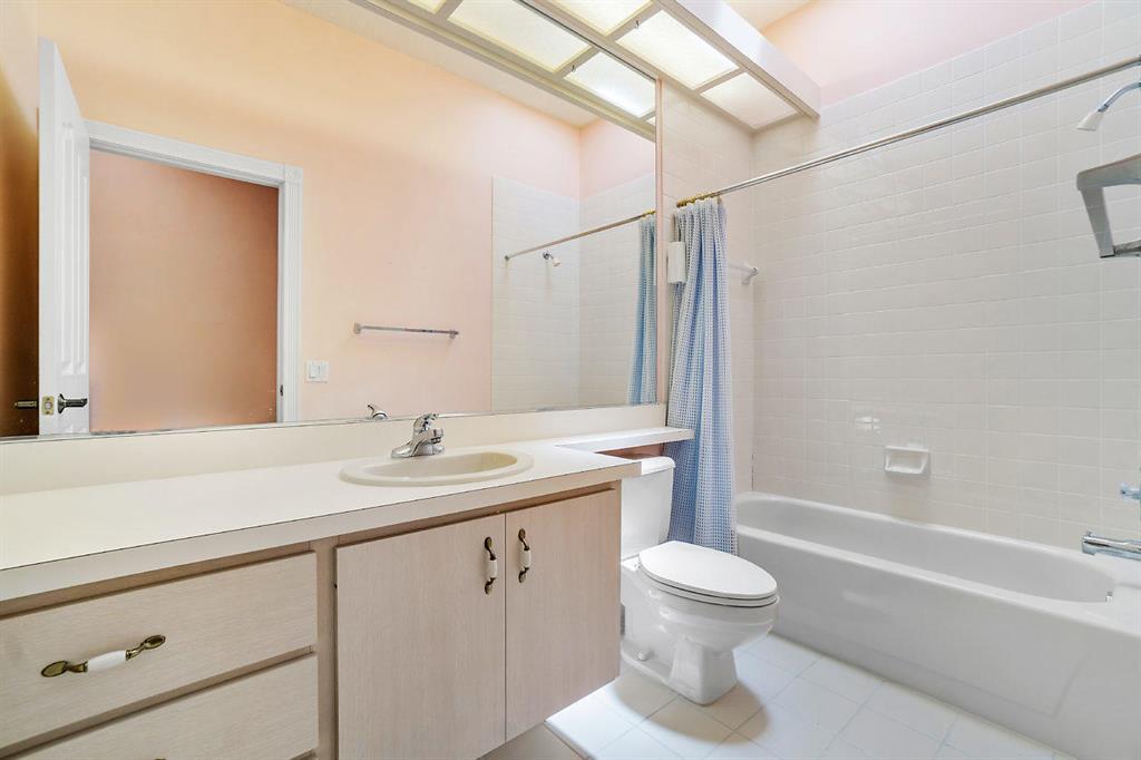 HAMPTONS AT MAPLEWOOD - Residential