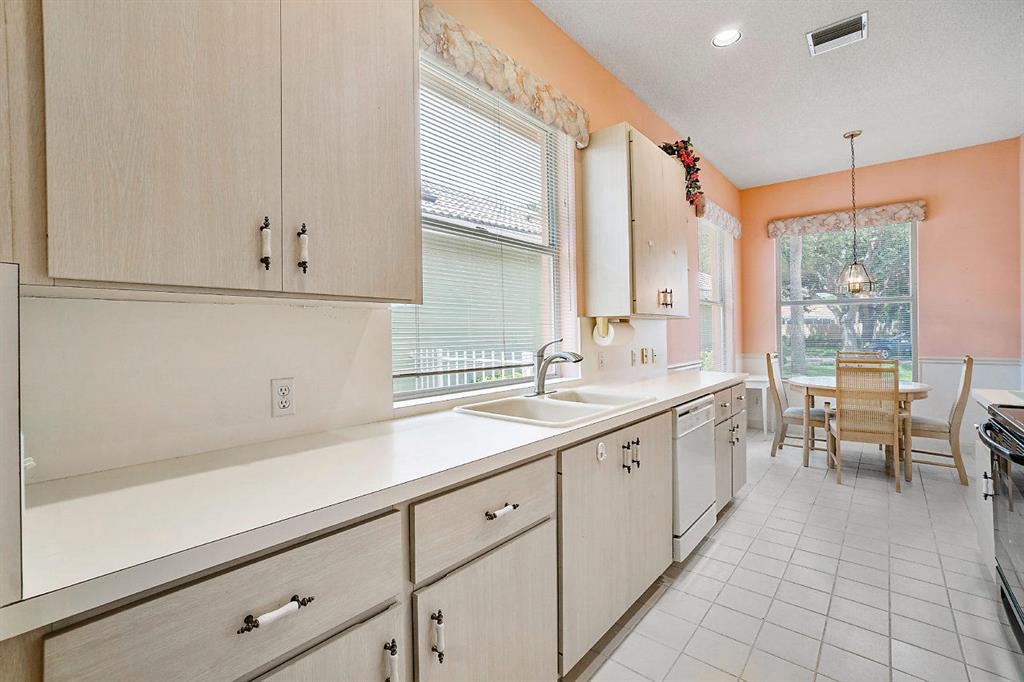 HAMPTONS AT MAPLEWOOD - Residential