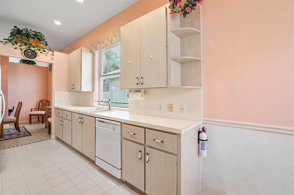 HAMPTONS AT MAPLEWOOD - Residential