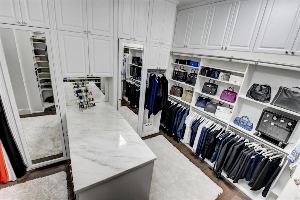 HAMPTONS - Residential