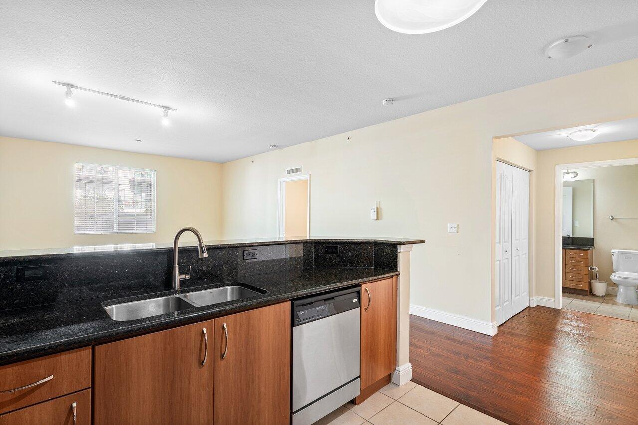 PINEAPPLE GROVE VILLAGE - Residential Lease