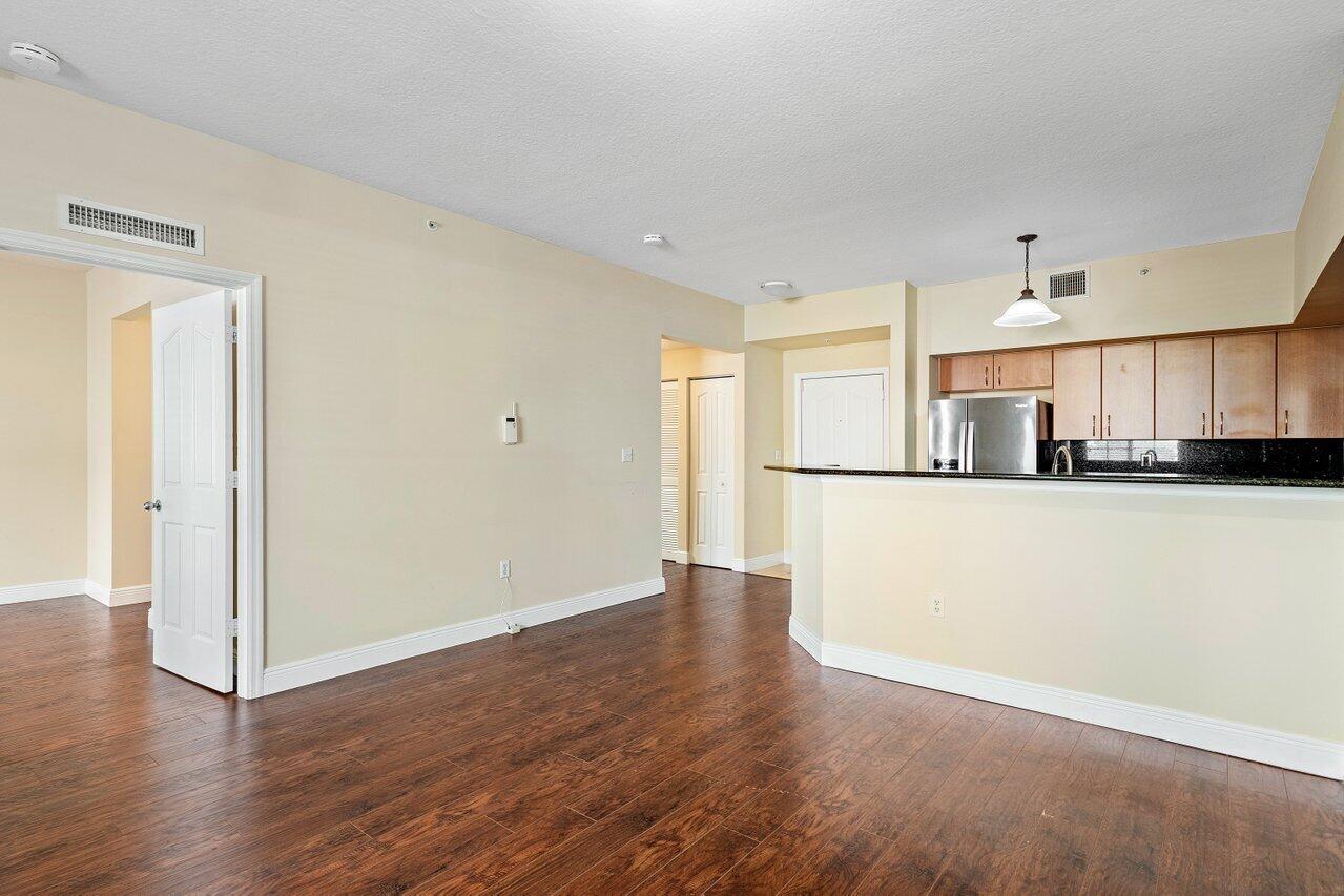 PINEAPPLE GROVE VILLAGE - Residential Lease