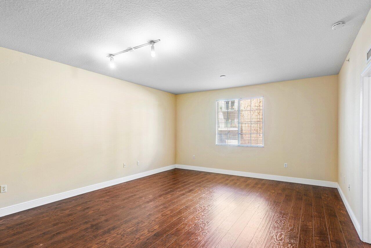 PINEAPPLE GROVE VILLAGE - Residential Lease