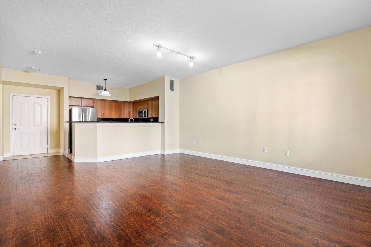 PINEAPPLE GROVE VILLAGE - Residential Lease