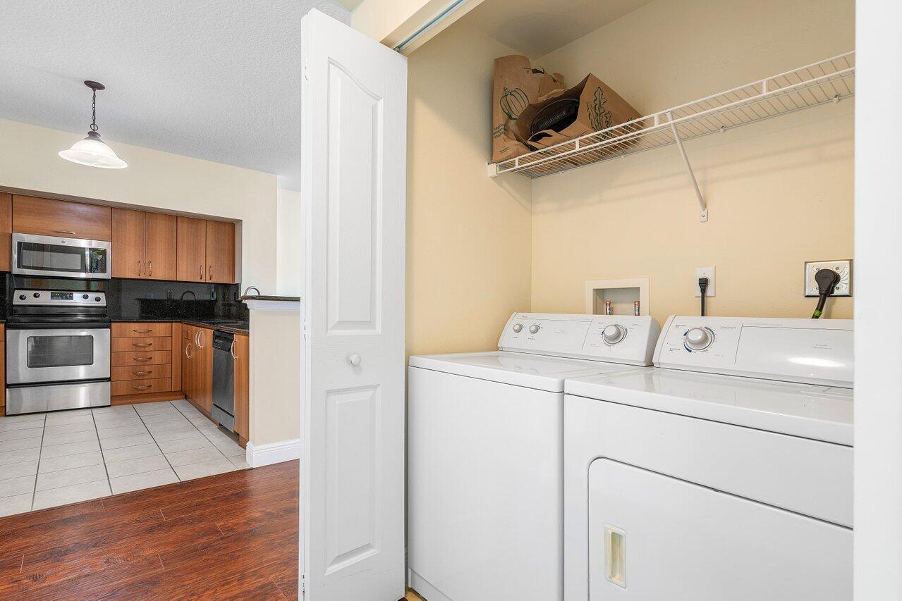 PINEAPPLE GROVE VILLAGE - Residential Lease