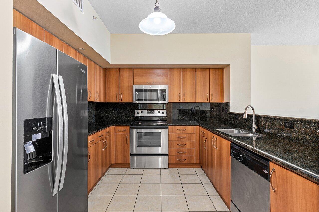 PINEAPPLE GROVE VILLAGE - Residential Lease