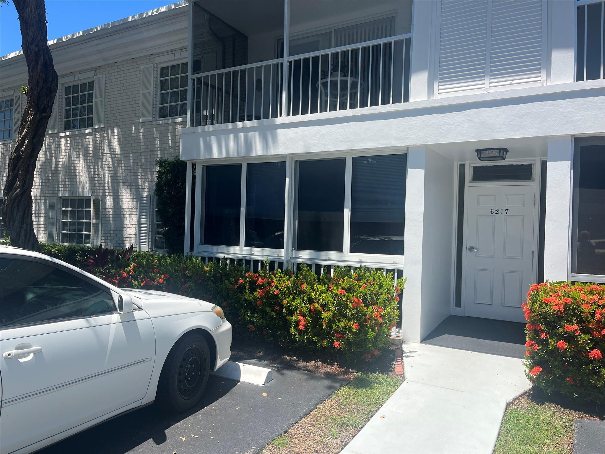 6217 Bay Club Dr 1