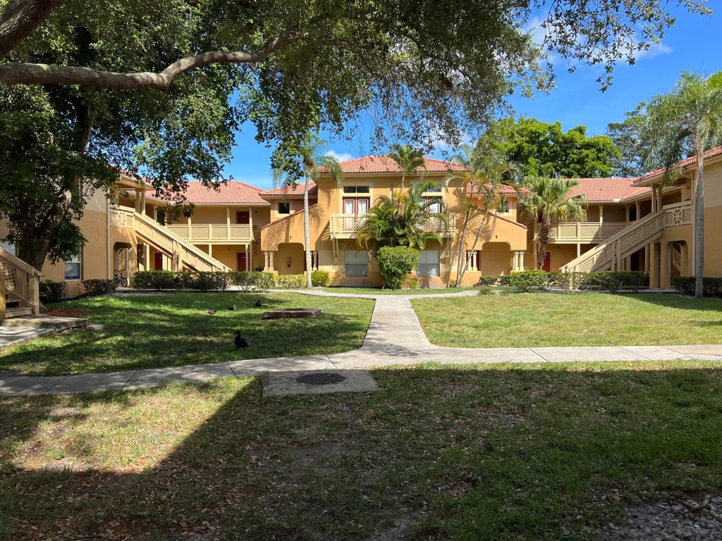 Photo of 4751 Via Palm Lakes #416, West Palm Beach, FL 33417 (MLS # B26048002)