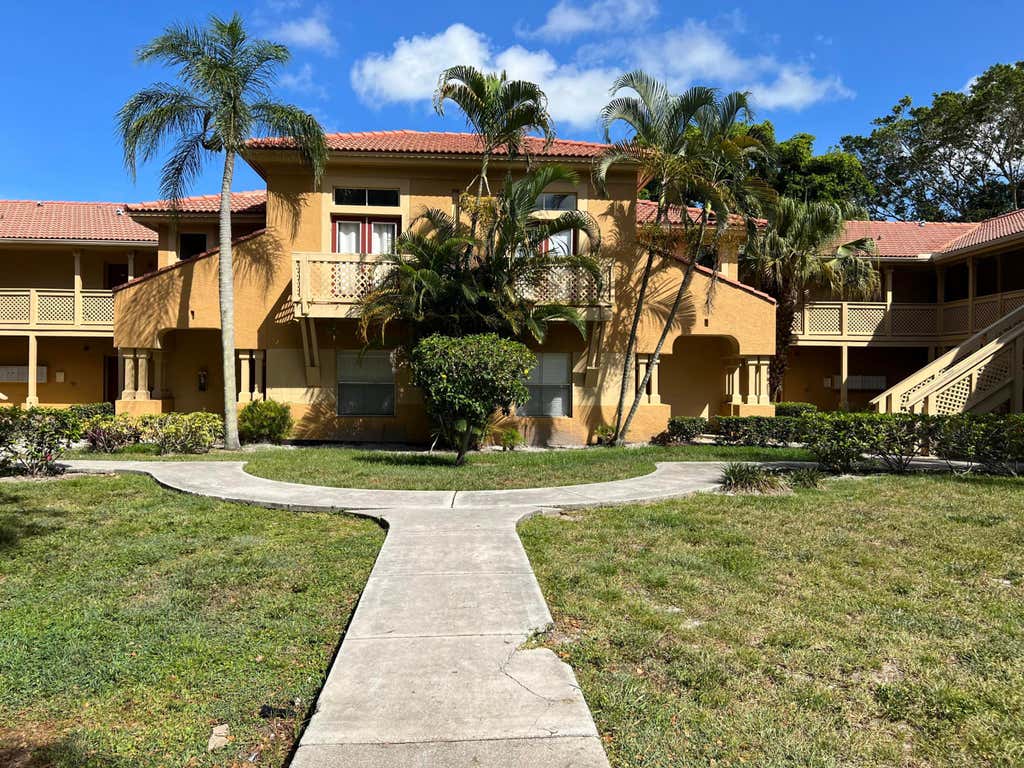 Photo of 4751 Via Palm Lakes #416, West Palm Beach, FL 33417 (MLS # B26048002)