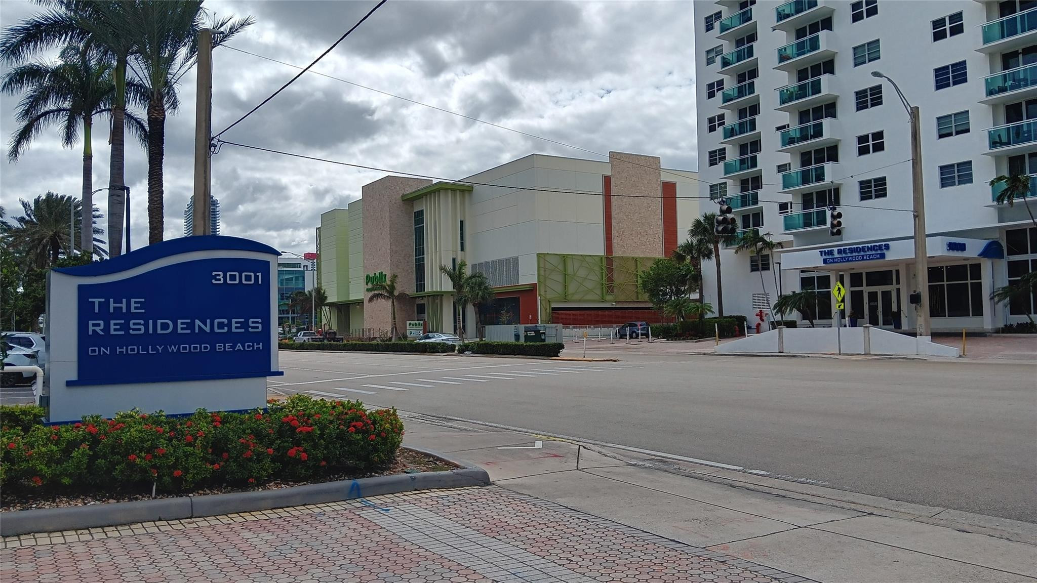 RESIDENCES ON HOLLYWOOD BEACH - Residential