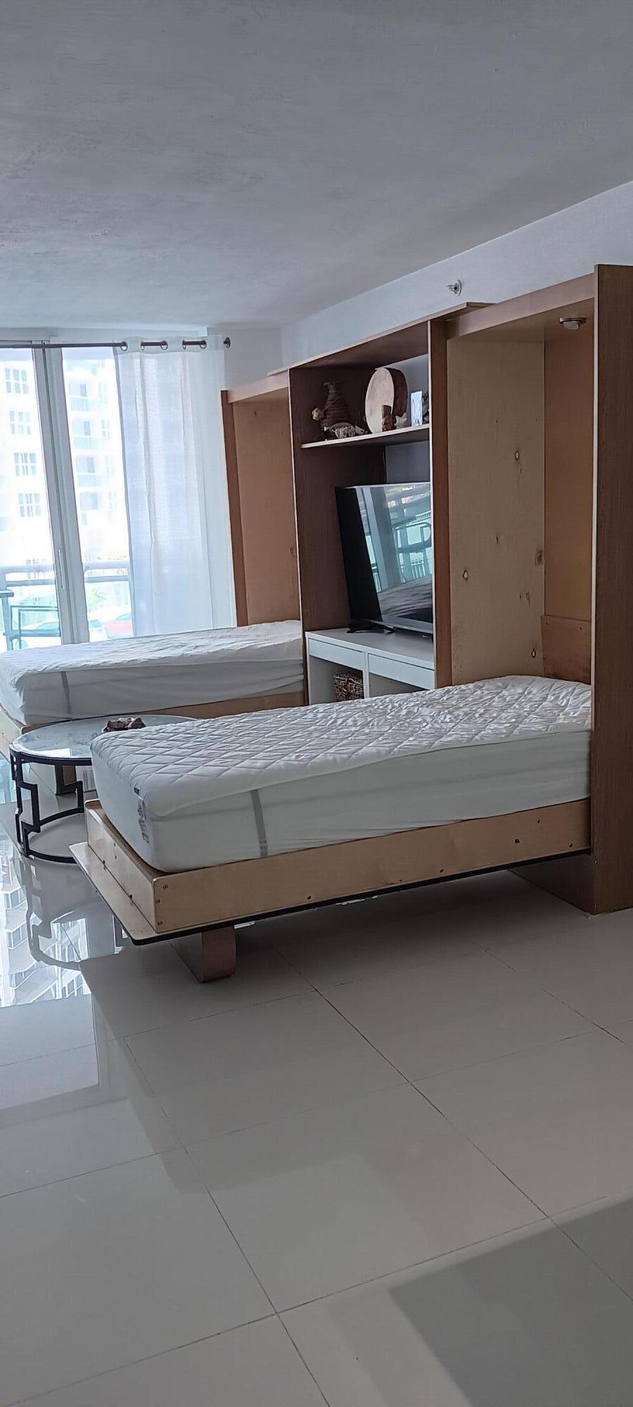 RESIDENCES ON HOLLYWOOD BEACH - Residential