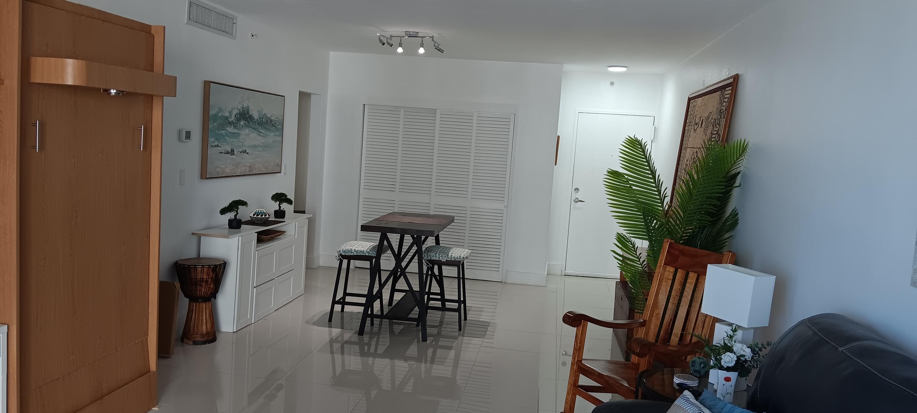 RESIDENCES ON HOLLYWOOD BEACH - Residential