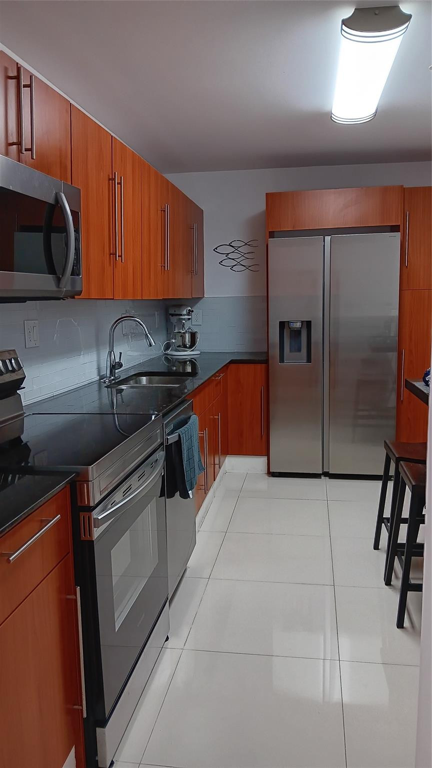 RESIDENCES ON HOLLYWOOD BEACH - Residential