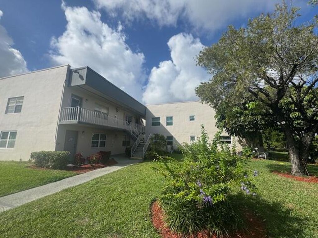 Photo of 749 Burgundy P St, Delray Beach, FL 33484 (MLS # R11170035)