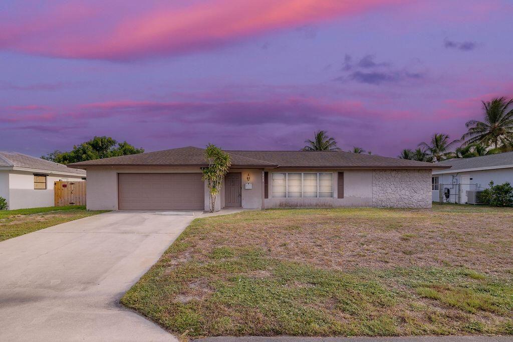 Photo of 1360 SW 26th Avenue Ave, Boynton Beach, FL 33426 (MLS # R10828238)
