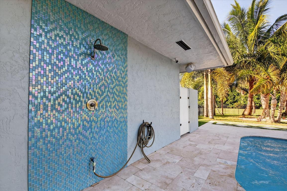 PINEWOOD OF WELLINGTON - Residential Lease