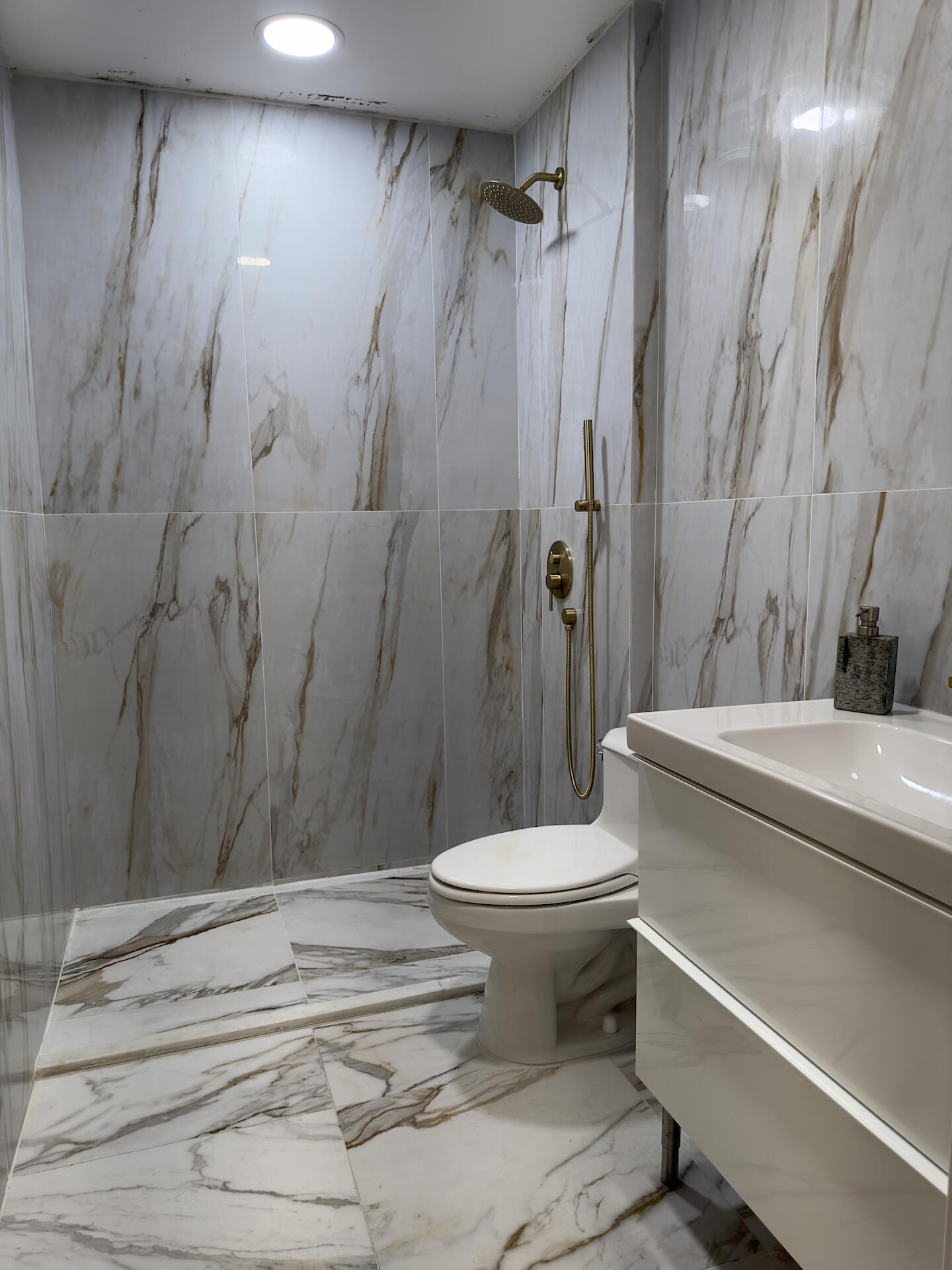 WOODS WALK 3 - Residential Lease