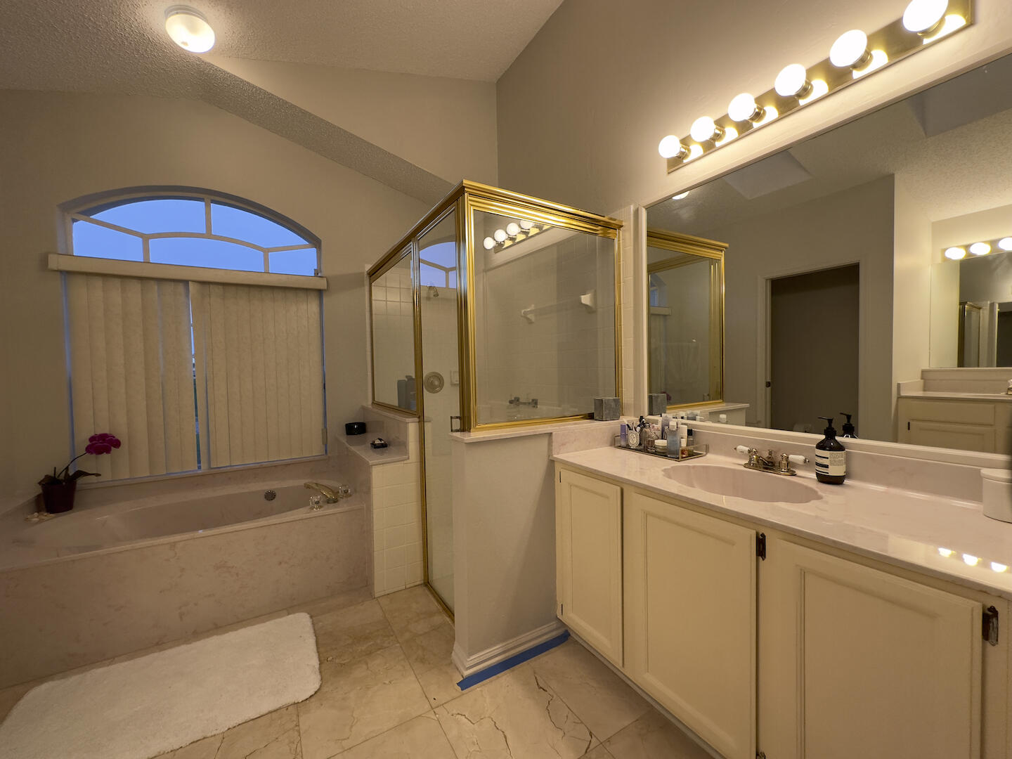 WOODS WALK 3 - Residential Lease