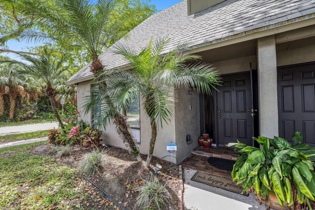 Photo of 516 Sandtree Drive, Palm Beach Gardens, FL 33403 (MLS # R10974677)