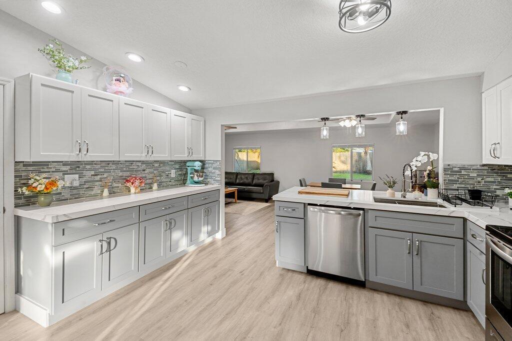 COUNTERPOINT ESTATES 10 - Residential