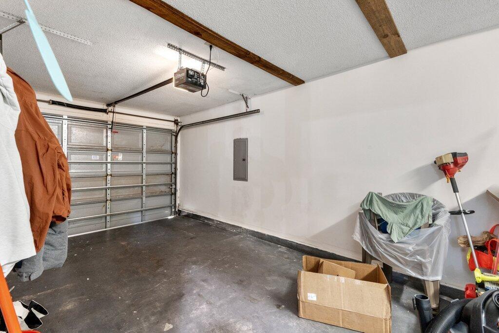 COUNTERPOINT ESTATES 10 - Residential