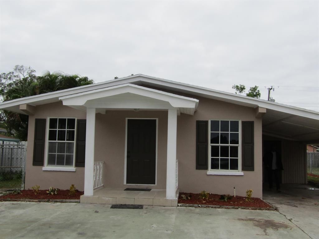 Photo of 240 NW 7th Avenue, Delray Beach, FL 33444 (MLS # R10684797)