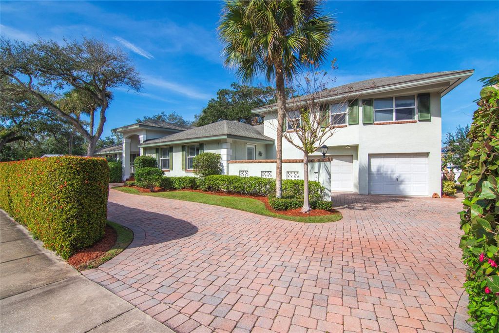 Photo of 637 E Causeway Boulevard, Vero Beach, FL 32963 (MLS # F10448929)