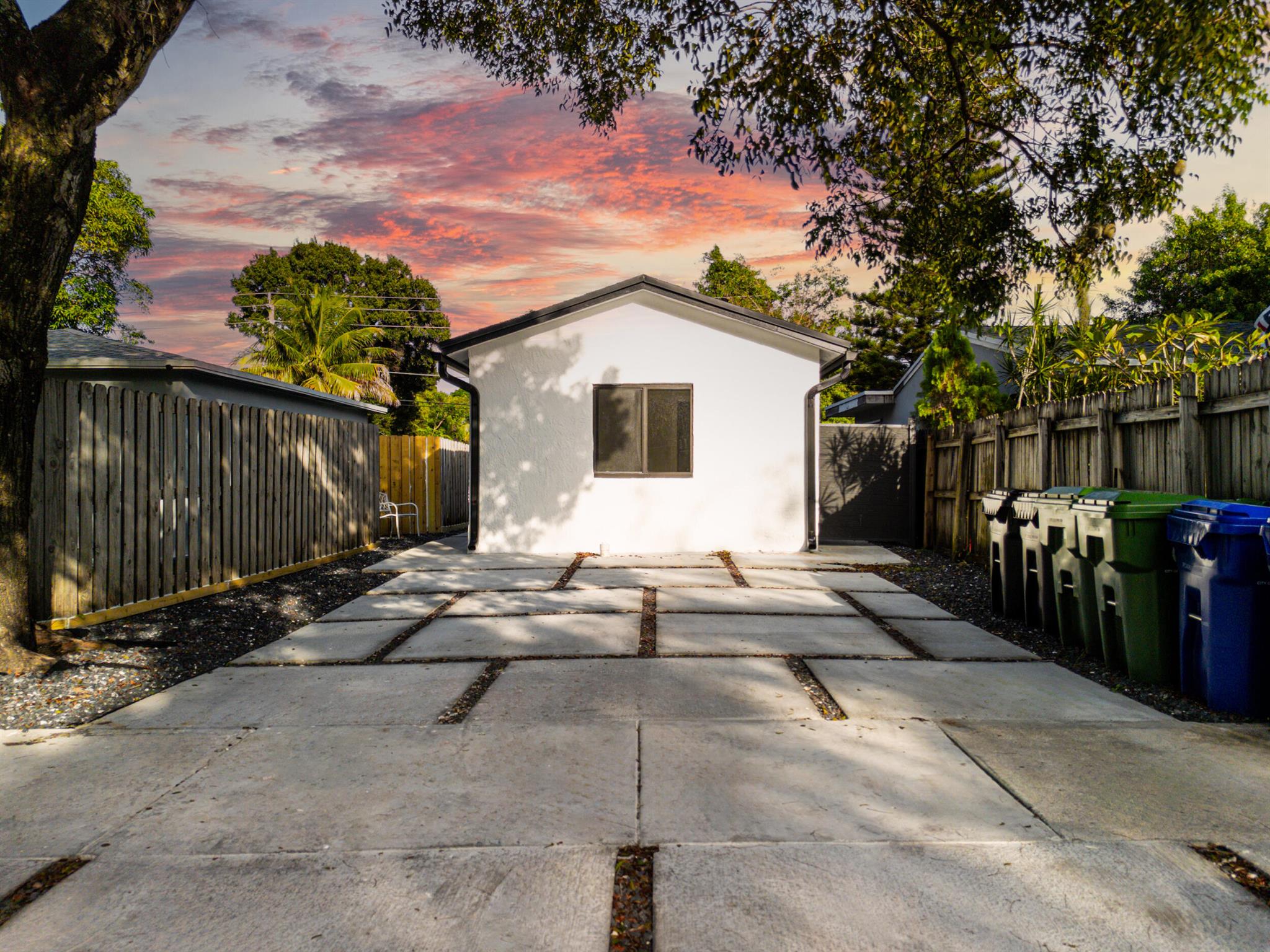 1126 NW 4th Avenue 1-2