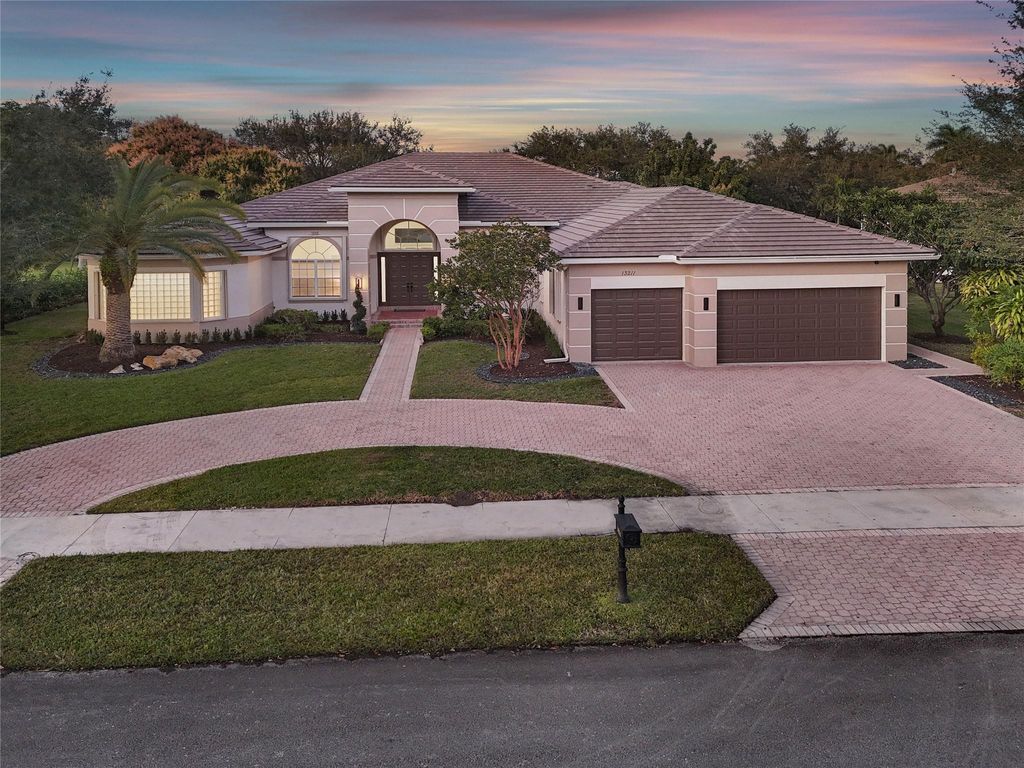 Photo of 13211 SW 44th Street, Davie, FL 33330 (MLS # F10545905)
