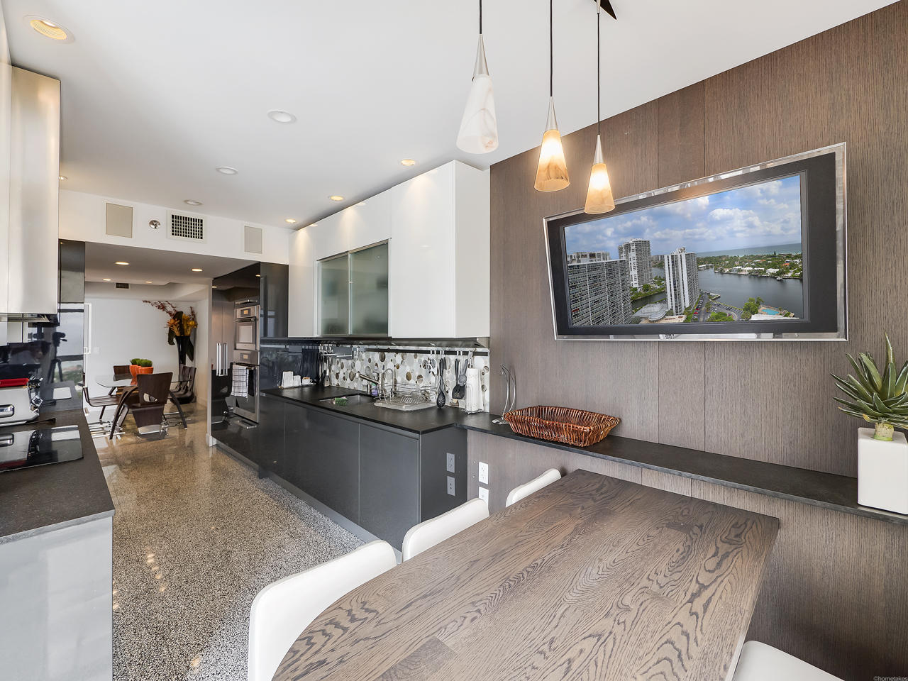 HAMPTONS WEST CONDO - Residential Lease