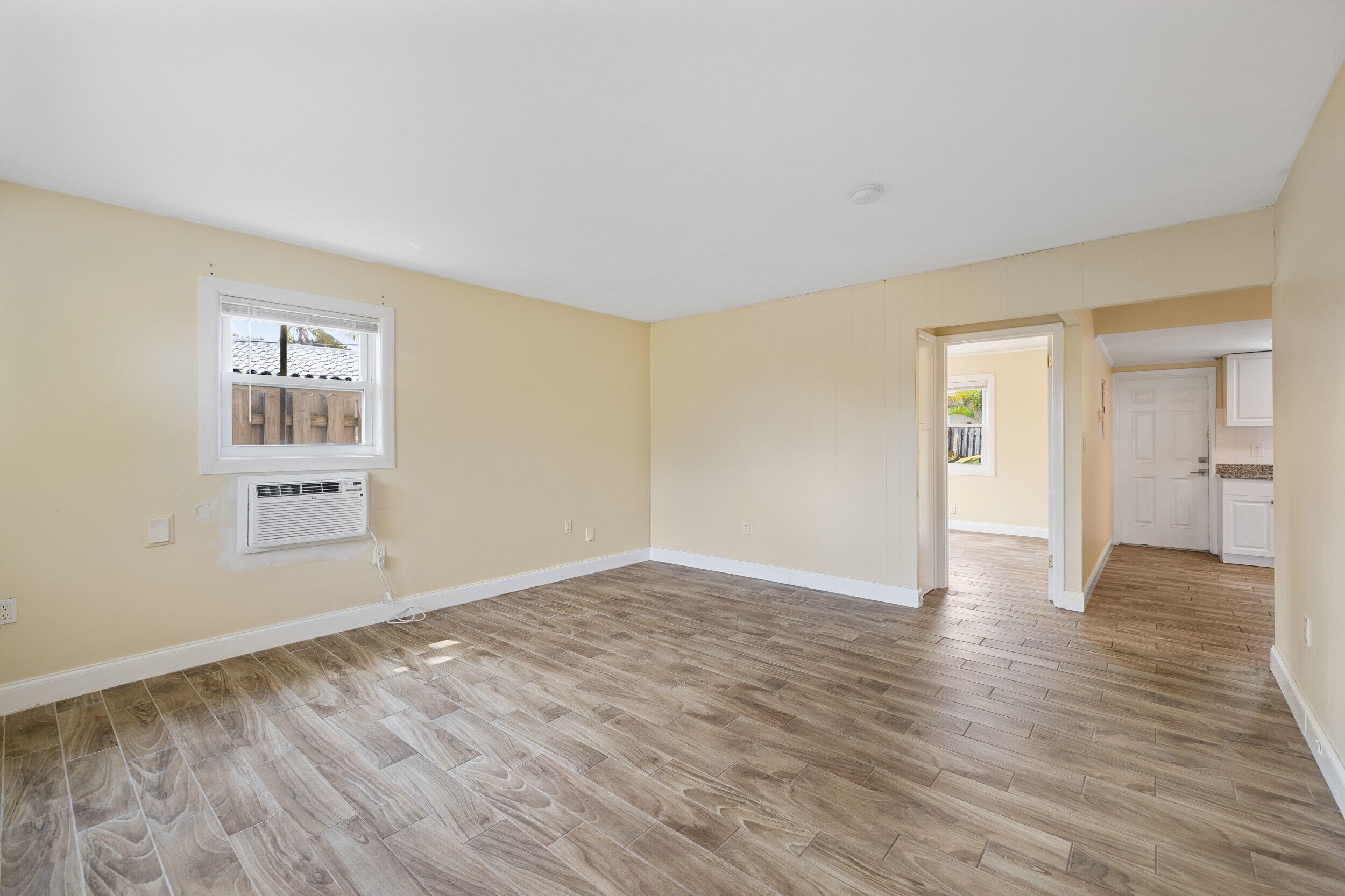 NORTH PALM BCH 3 - Residential Lease