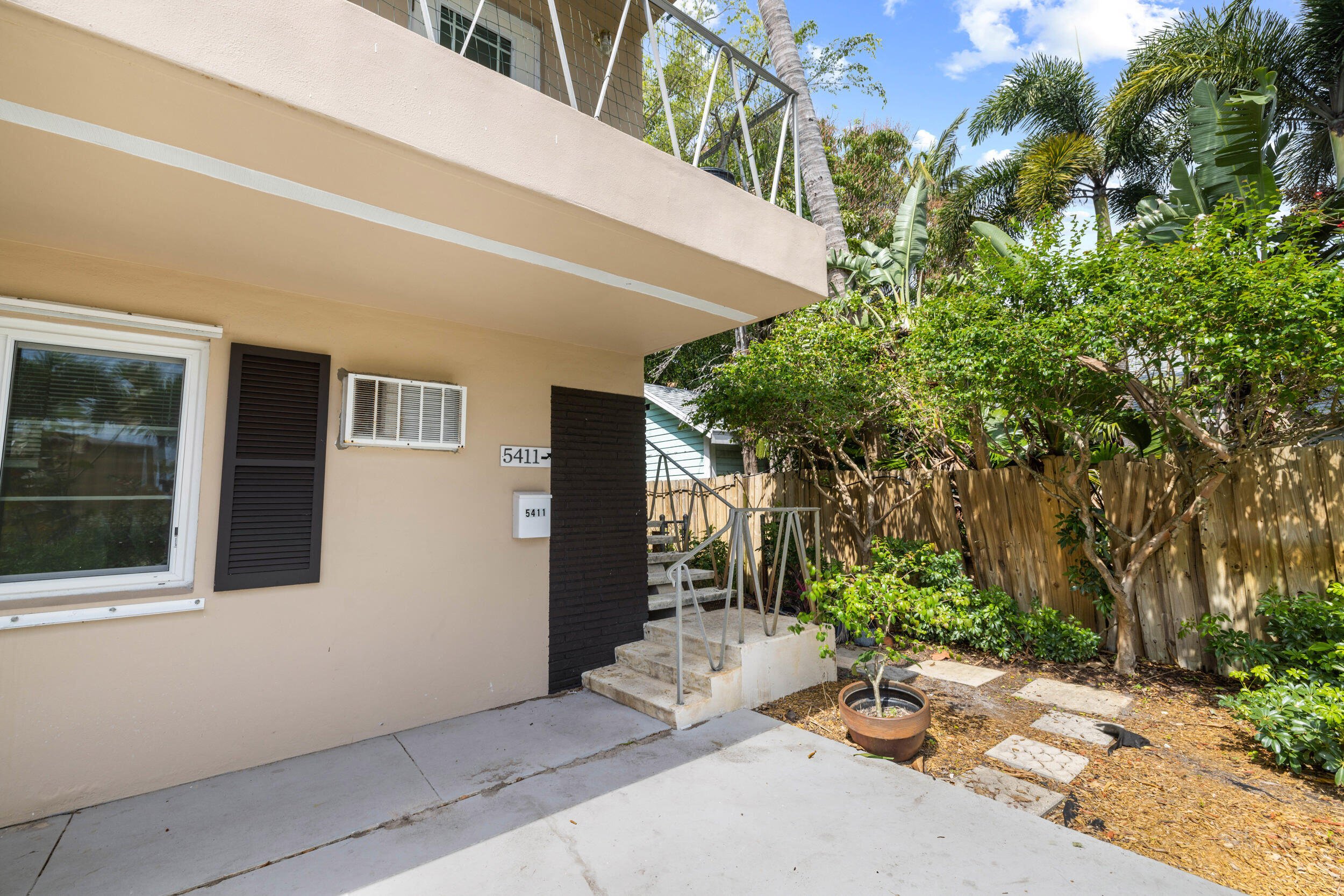 NORTH PALM BCH 3 - Residential Lease