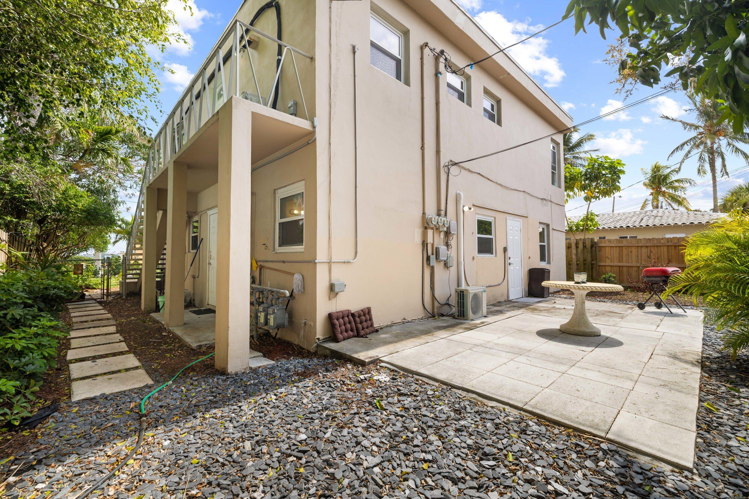 NORTH PALM BCH 3 - Residential Lease