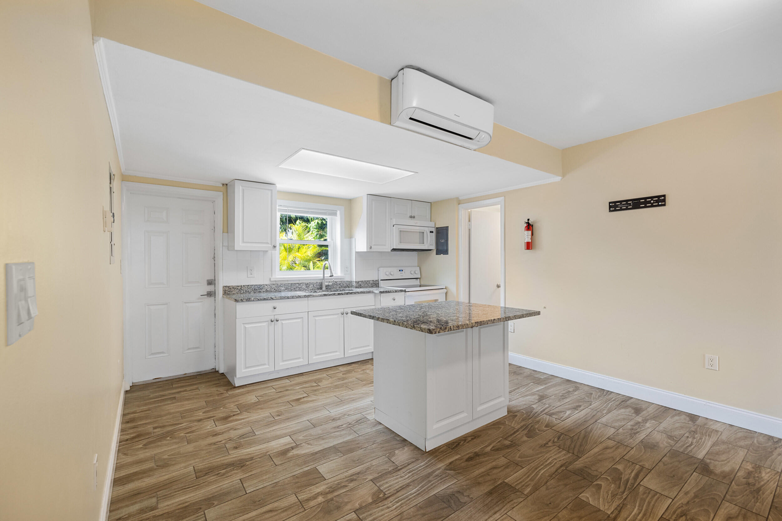 NORTH PALM BCH 3 - Residential Lease