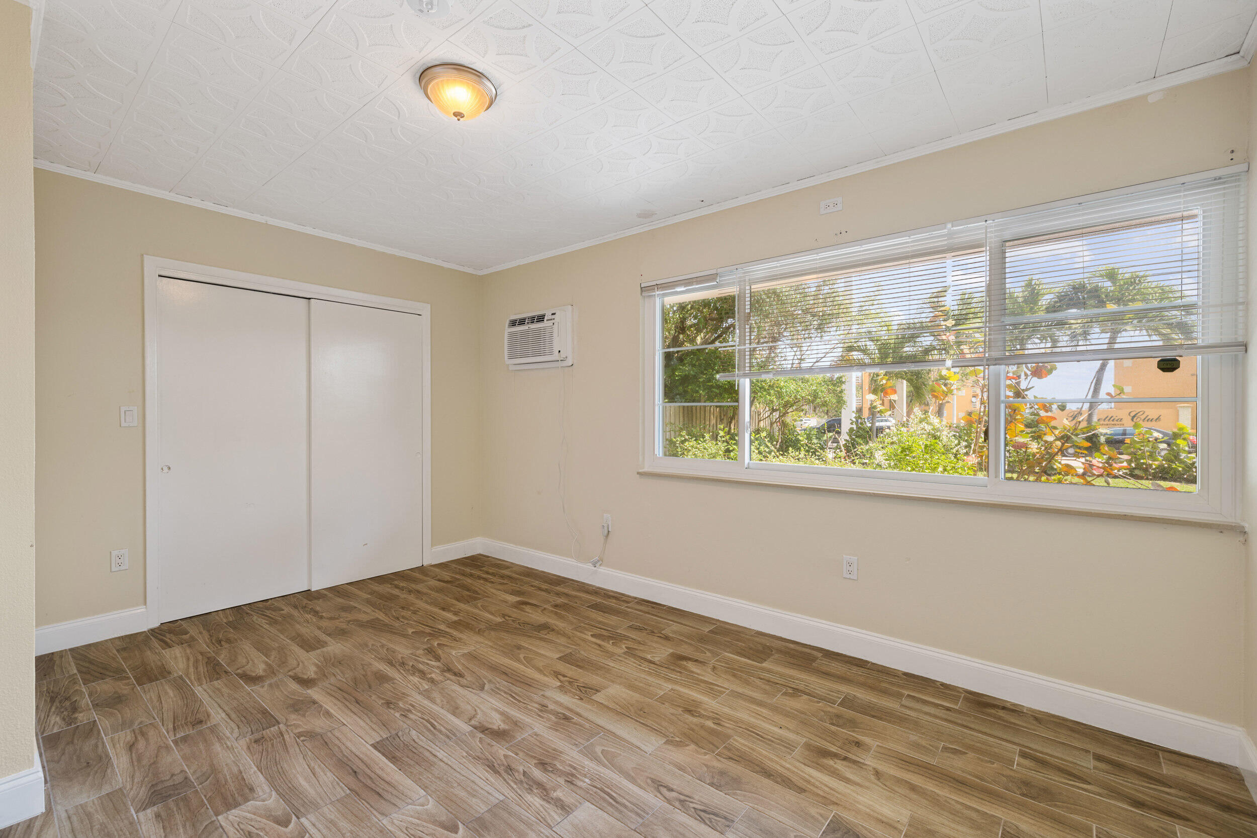NORTH PALM BCH 3 - Residential Lease